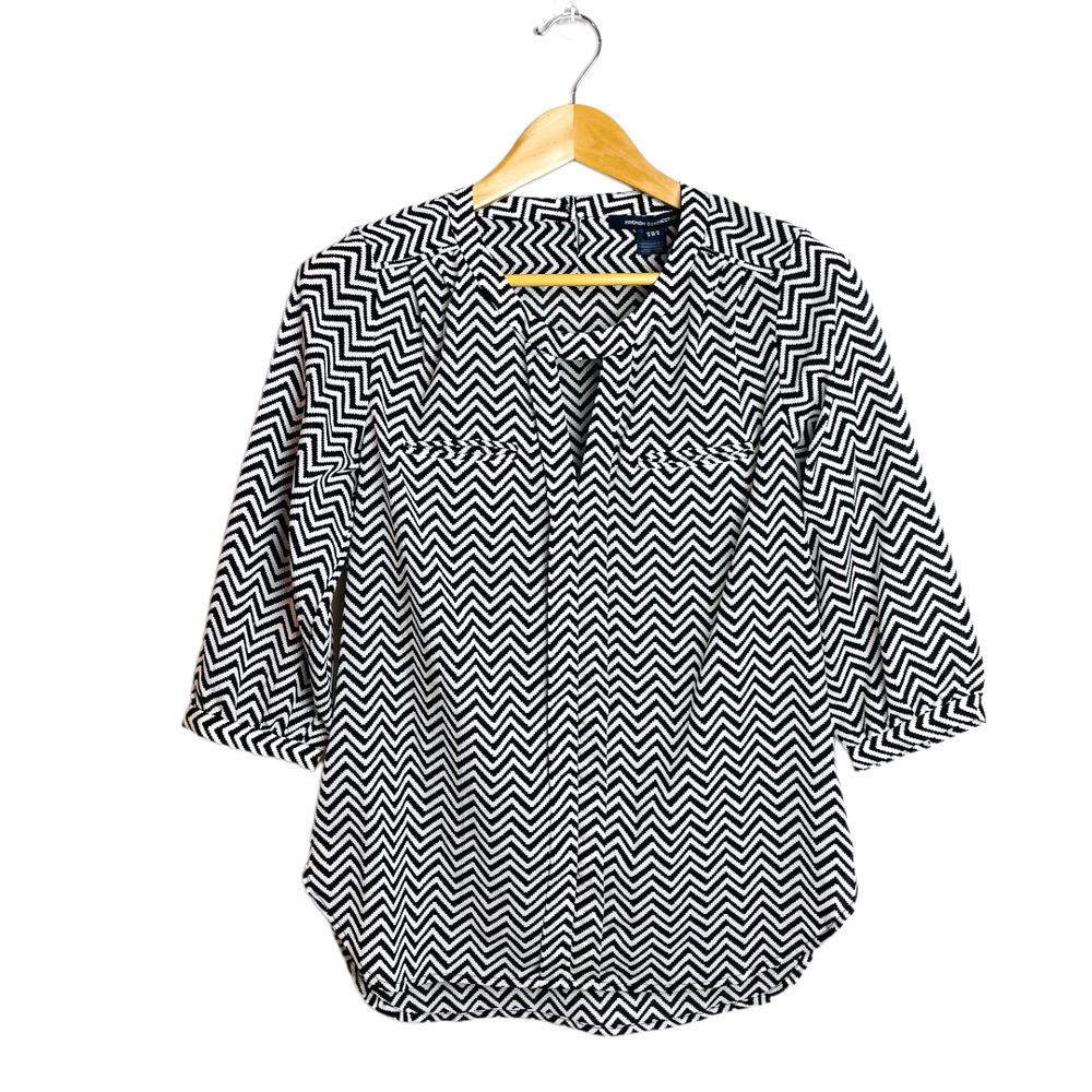 🍀French Connection Black White Zigzag Three Quarter Length Blouse Women’s Size 4